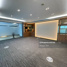 Big renovated unit with id designed 