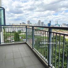 Nicely Renovated Unit With Unblock View