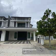 Semi D Corner Huge Extra Land w Kitchen Cabinet