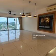 Corner lot unit with excellent ventilation, bright & airy living space