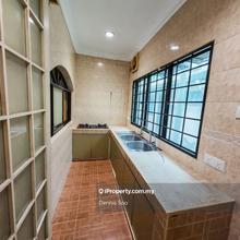 South facing 2.5-storry with full renovation & extension. Move in cond