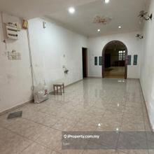 Rumah Berkembar Setingkat untuk Dijual di Lunas