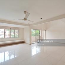 Discover this rare Villa Flora Penthouse!