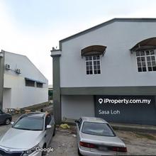 1.5 Storey Adjoining Terrace Factory @ Taman Kajang Utama For Rent