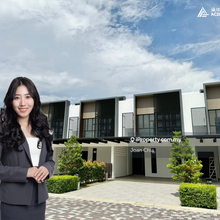 The Kews by Senibong, 2 Storey Link House 22x80 with 10ft Back Garden.