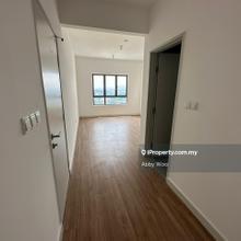 Uptown Berkeley Klang ( basic unit 3 rooms 2 bath 2 parking )
