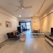 Fully Furnish Studio With Carpark include wifi
