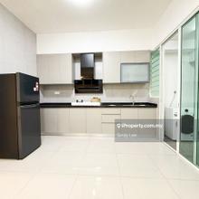 Nice kitchen cabinet!! Move in condition!!