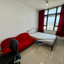 Well maintained studio unit. Viewing anytime
