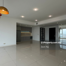 Spacious High-Floor Unit with Penthouse-Grade Ceiling Height 