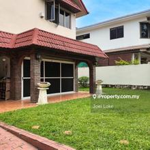 Bungalow house facing greens