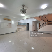 Freehold luxury 2 storey home 