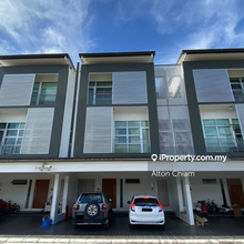 Lush Residence Lower Unit near Galacity For Rent !!