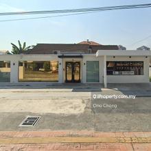 PJ Facing Main Road Bungalow Showroom For Sale