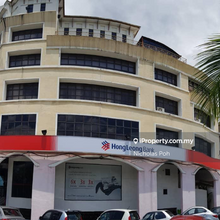 Greentown Corner Office 