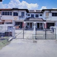 Freehold double-storey terrace house at good location nearby amenities