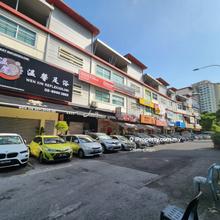 Second floor Shop/office End lot The Link 1 For Rent