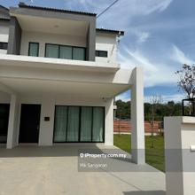 Rumah Teres Dua Tingkat di Kubang Semang Penang