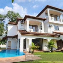 3 Storey Bungalow with pool
