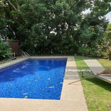 Quaint Bungalow with Pool for Rent