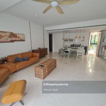 Shorefront residence 1797 Sqft Fully Furnished 2 Car Park Good Deal