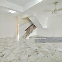 20x65 Taman Universiti Kajang Freehold Kit Cabinet 2 Parking Well Kept