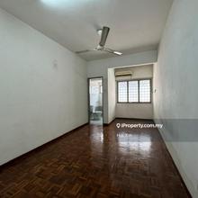 Spacious & convenient 3bedroom Home in ss19
