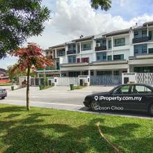 3 storey superlink house for Sale in tropicana cheras.
