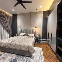 Freehold, Walking Distance to Brt Station 