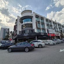 Limited 4sty adjoining unit!