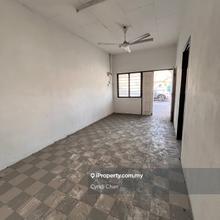 1 storey teres with below market value 