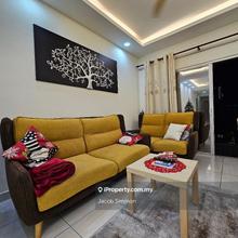 Amazing balcony view & easy access to the pool/gym. Spacious cozy