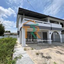 Jalan Sakeh Double Storey Semi D,Muar (have small Land beside House) 