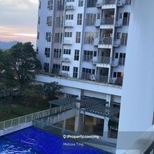 Pool view, cosy & clean