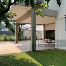 Main road frontage with high visibility suitable for showroom