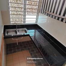 Seremban Putra Apartment ada lift dan table top