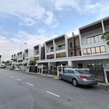 Abadi Heights Puchong 3 sty 22x80 5rooms 5baths gated guarded for Sale