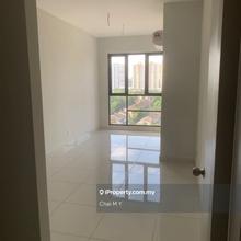 New duel key unit, intermediate mid floor, face swimming pool freehold