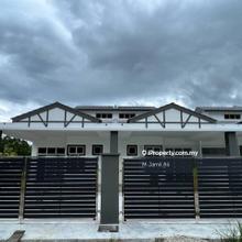 Taman Firus Parit Raja (ruang parking luas)