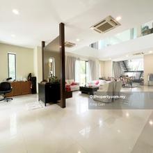 Modern Design I Freehold I Double Volume Ceiling I Prime Location