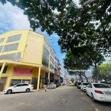 Corner unit_4.5 storey shoplot at taman malim permai
