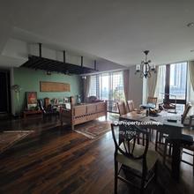 Spacious unit walking distance to amenities