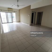 Well Maintained Unit with 3 Car Parks