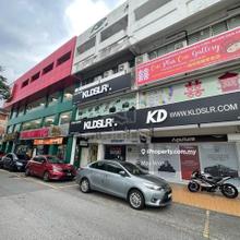 Good location with high traffic 3 Storey Corner shop lot For Rent 