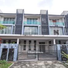 Full Loan 3 Storey 7rooms 7baths, Bangi Avenue 7, Seri Putra