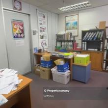 Sri relau complex 915sf renovated rare nice low price