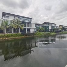 Senibong Isola Villa 3 storey Bungalow Unit - 6bedrooms / Facing canal