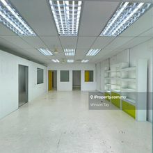 G-floor shoplot, freehold, 1092sf