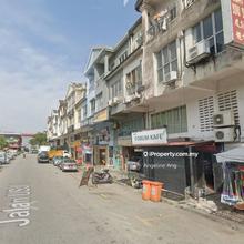 USJ 1 - Ground Floor c/w mezzanine floor Retail shop lot for Rent