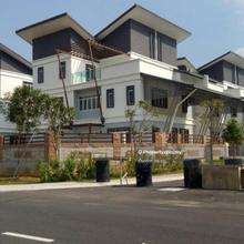 Semi-Detached house in Desa Alam
